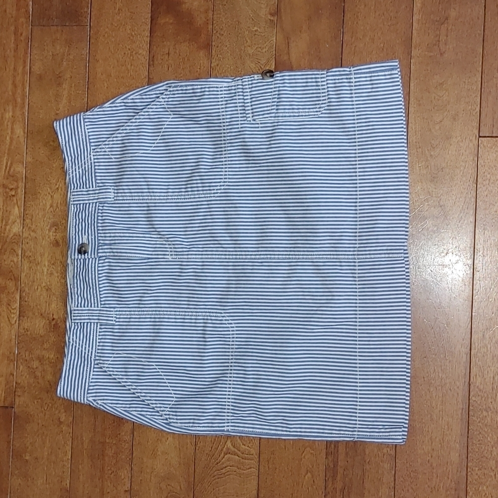 GH. Bass & Co. 100% cotton striped skirt with pockets size 6